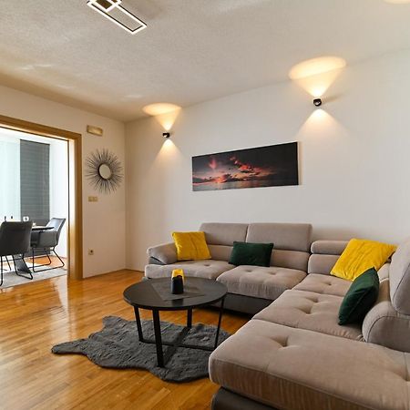 Apartmani Cesarica トロギール エクステリア 写真