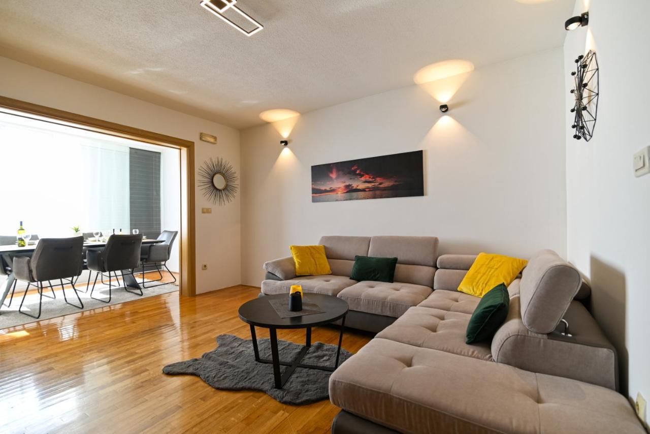 Apartmani Cesarica トロギール エクステリア 写真