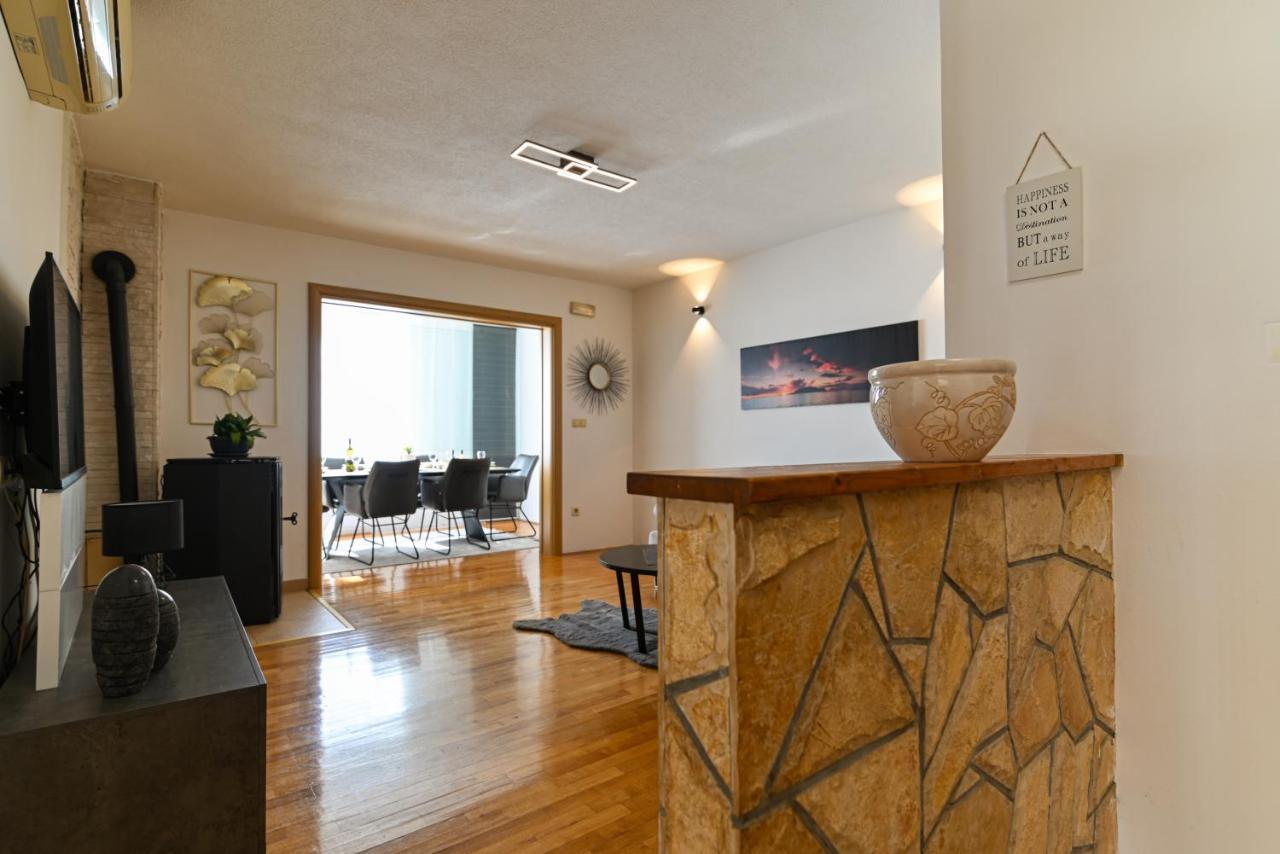 Apartmani Cesarica トロギール エクステリア 写真