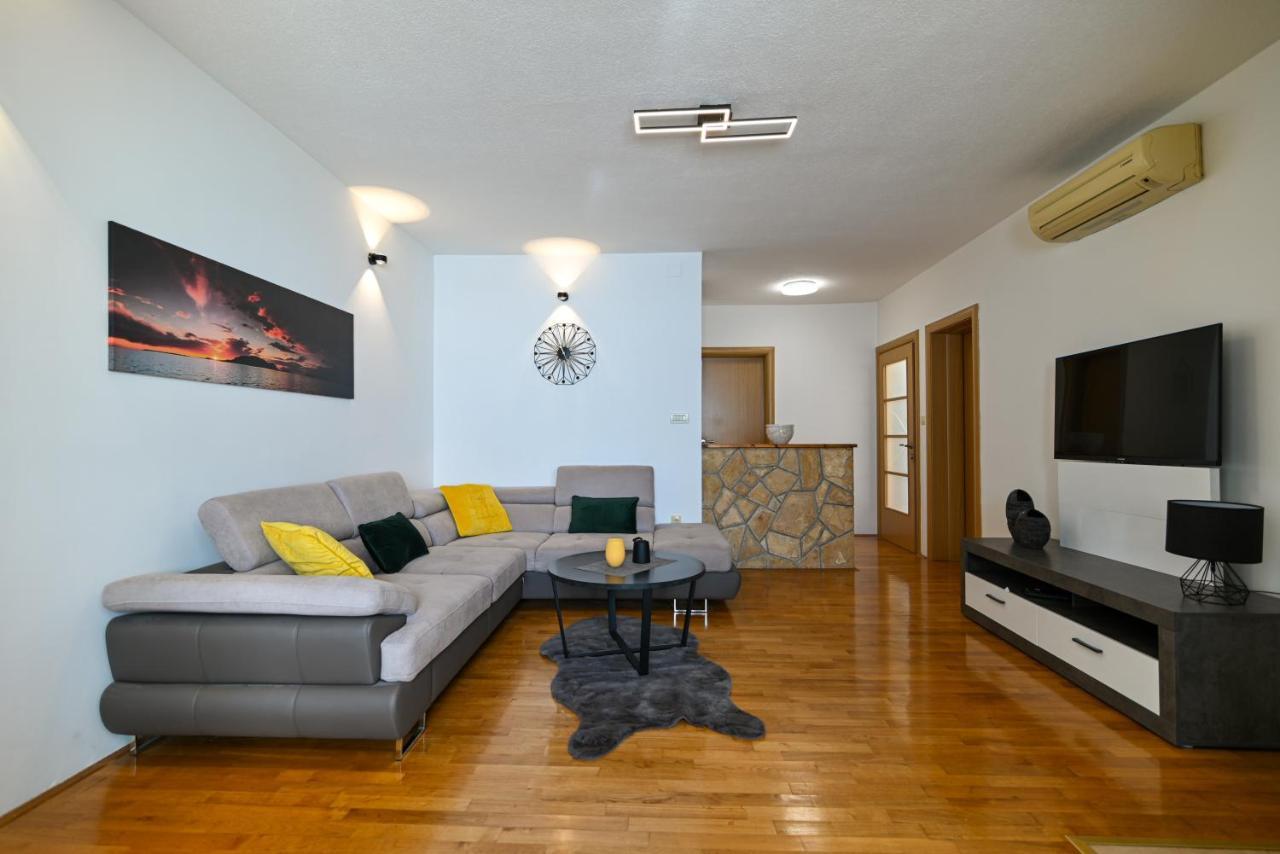 Apartmani Cesarica トロギール エクステリア 写真