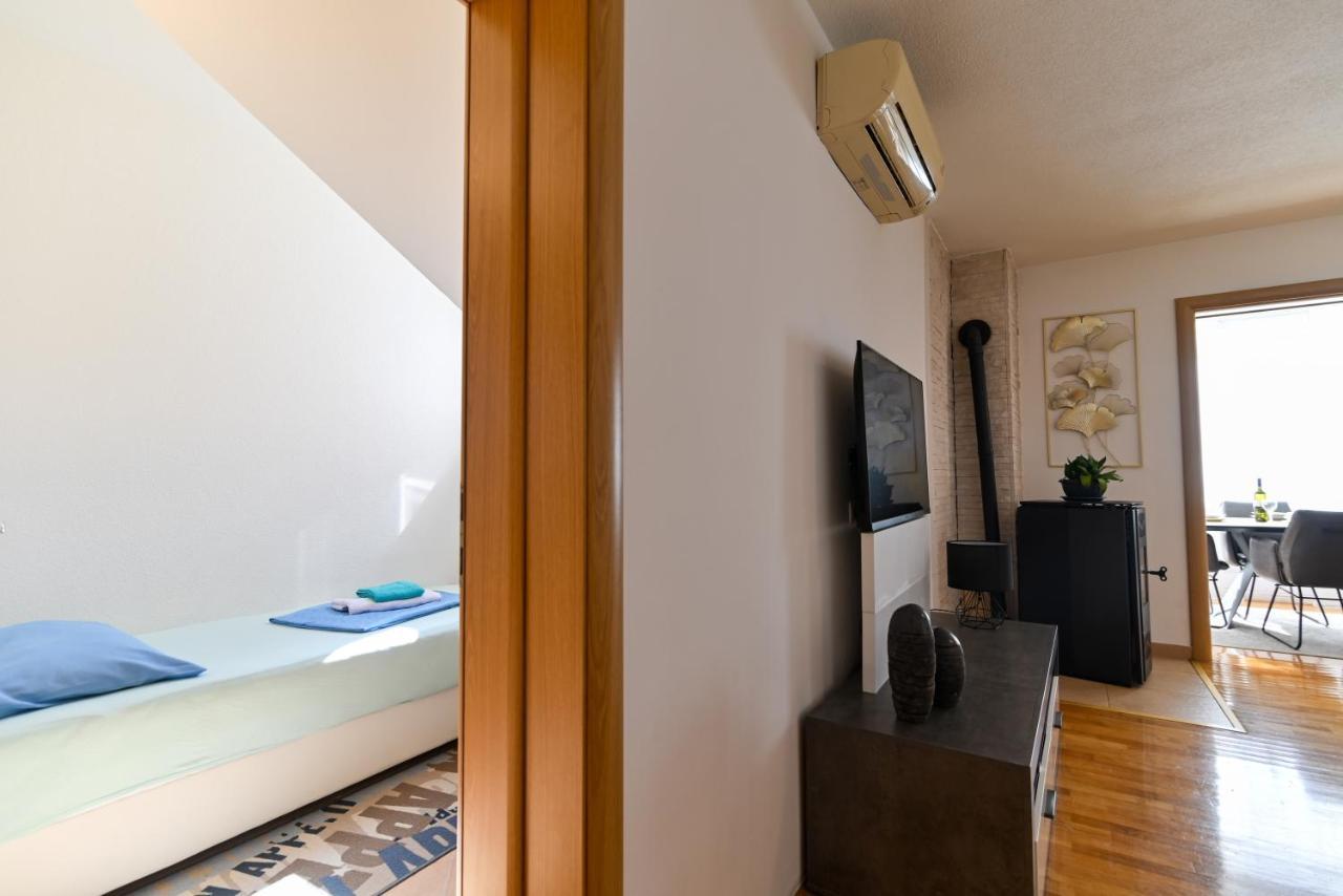 Apartmani Cesarica トロギール エクステリア 写真