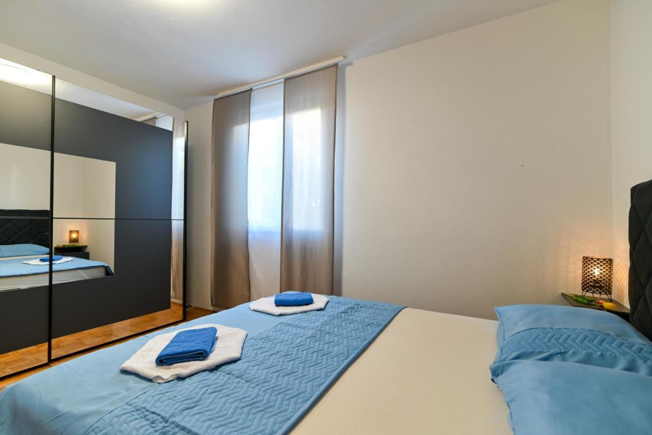 Apartmani Cesarica トロギール エクステリア 写真