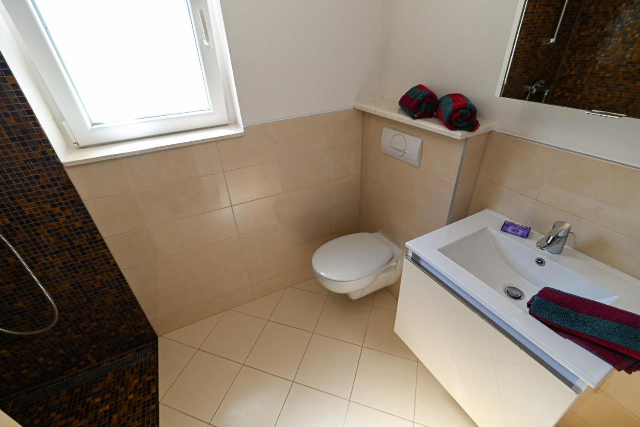Apartmani Cesarica トロギール エクステリア 写真