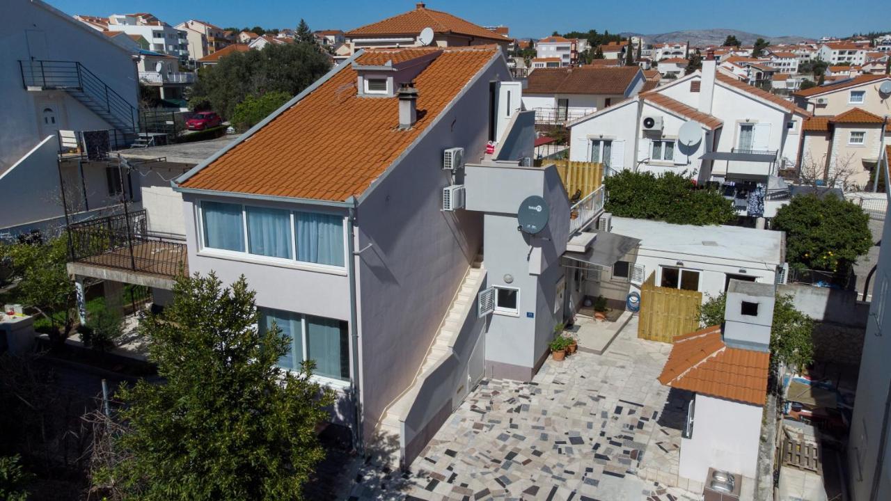 Apartmani Cesarica トロギール エクステリア 写真