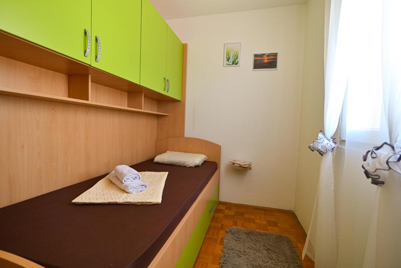 Apartmani Cesarica トロギール エクステリア 写真