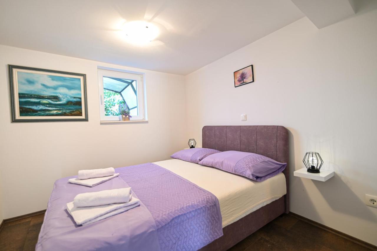 Apartmani Cesarica トロギール エクステリア 写真