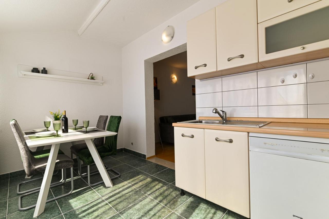 Apartmani Cesarica トロギール エクステリア 写真