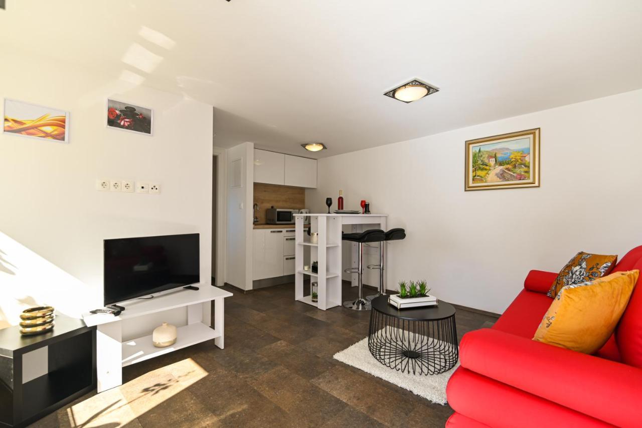 Apartmani Cesarica トロギール エクステリア 写真