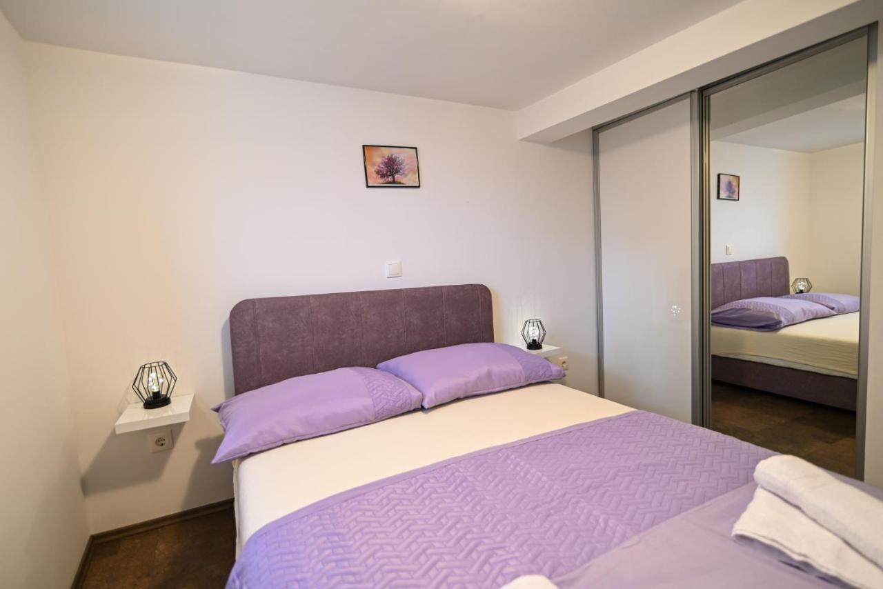 Apartmani Cesarica トロギール エクステリア 写真