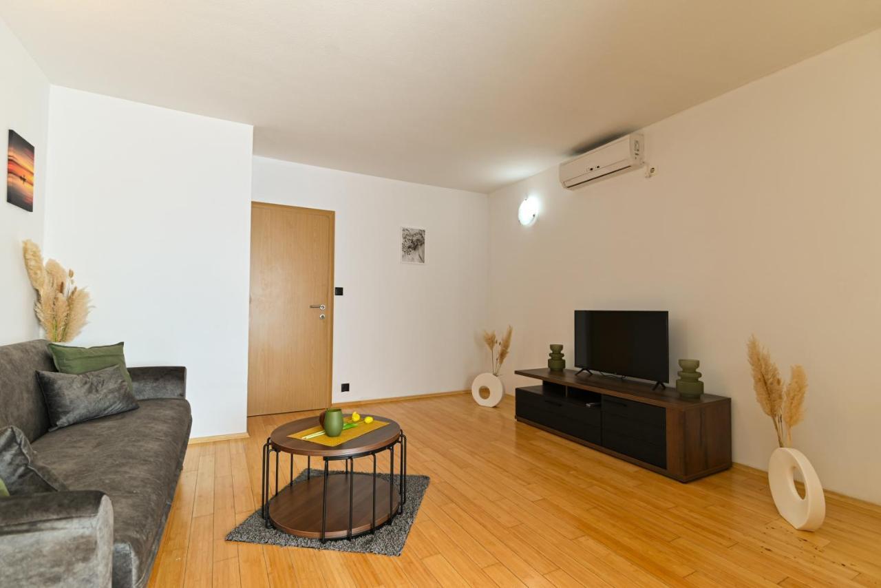 Apartmani Cesarica トロギール エクステリア 写真